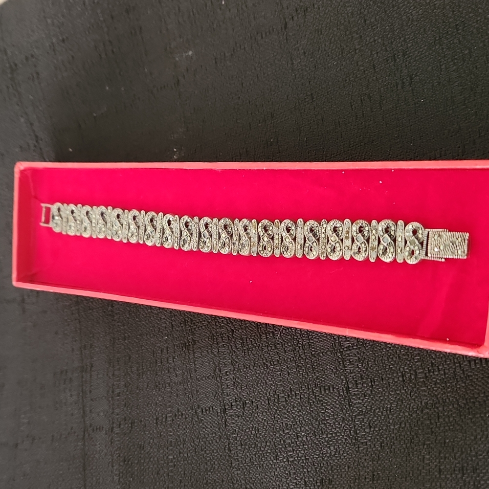 VINTAGE STERLING SILVER MARCASITE HEAVY BRACELET. MARKED 925.